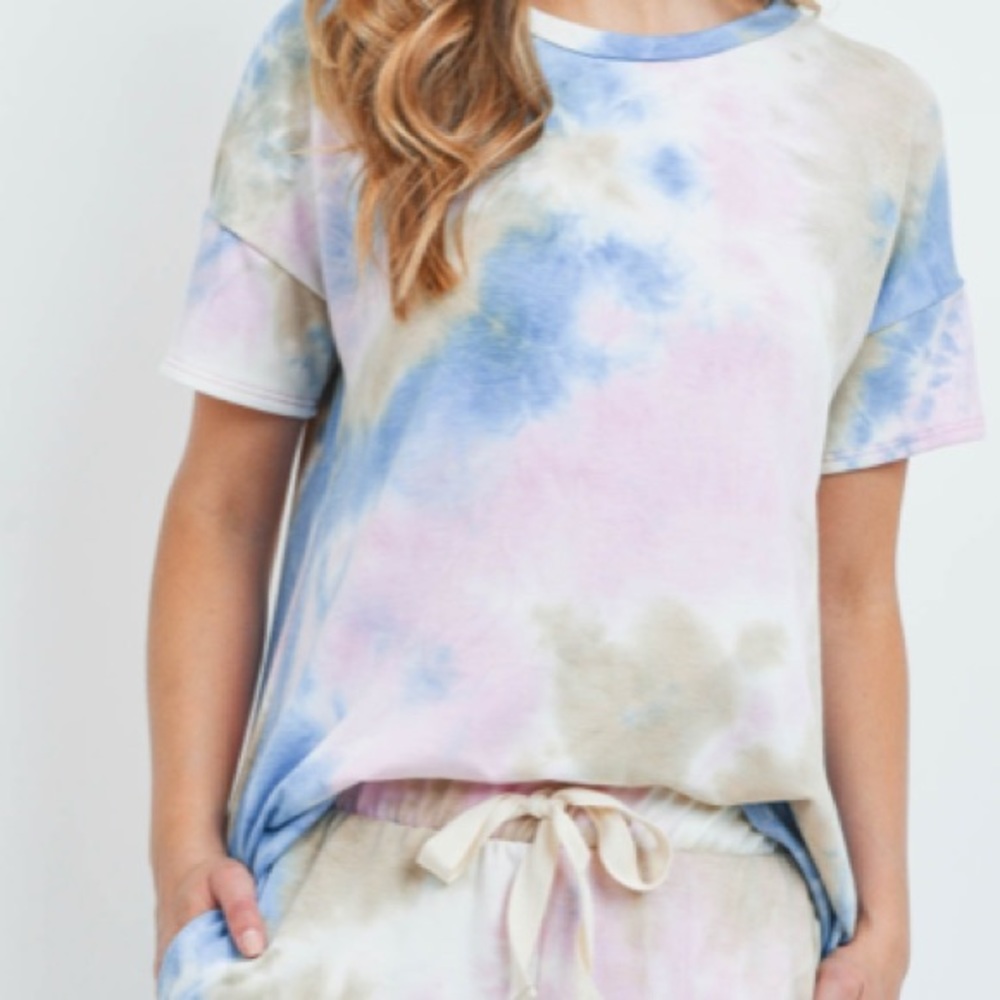 Tie Dye Top & Shorts Lounge Set - Picture 8 of 13